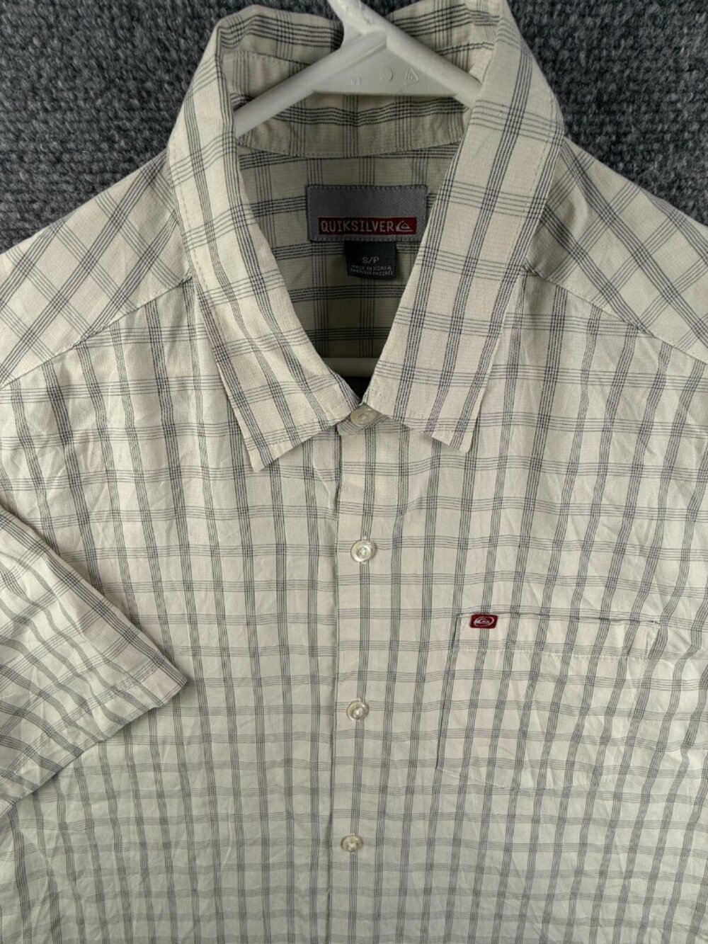 Quiksilver Men Short Sleeve Button Up Shirt Small Rayon Blend Beige Black Check